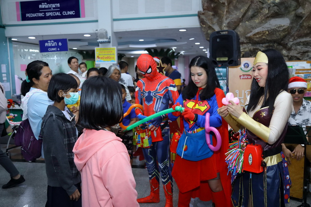เซ็นทรัล ฟู้ด รีเทล กรุ๊ป ส่งมอบความสุข เติมรอยยิ้ม แก่ผู้ป่วยเด็ก รพ.ศิริราช