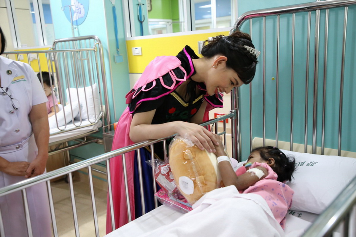 เซ็นทรัล ฟู้ด รีเทล กรุ๊ป ส่งมอบความสุข เติมรอยยิ้ม แก่ผู้ป่วยเด็ก รพ.ศิริราช