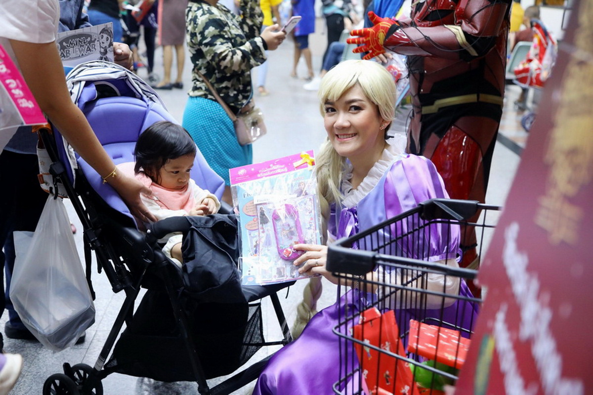 เซ็นทรัล ฟู้ด รีเทล กรุ๊ป ส่งมอบความสุข เติมรอยยิ้ม แก่ผู้ป่วยเด็ก รพ.ศิริราช