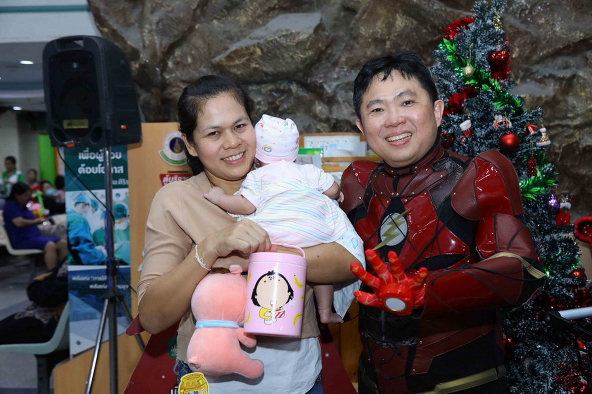 เซ็นทรัล ฟู้ด รีเทล กรุ๊ป ส่งมอบความสุข เติมรอยยิ้ม แก่ผู้ป่วยเด็ก รพ.ศิริราช