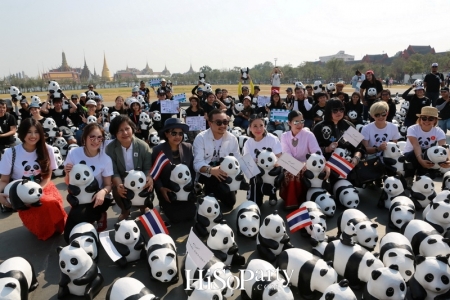 เปิดกิจกรรมแฟลชม็อบ 1600 Pandas+ World Tour in Thailand