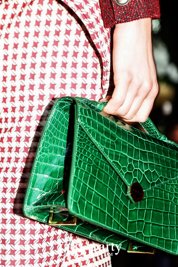 พญา (PHYA) แบรนด์กระเป๋าหนังสุดหรู จัดแฟชั่นโชว์ Debut Collection