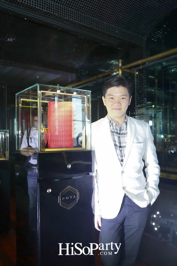 พญา (PHYA) แบรนด์กระเป๋าหนังสุดหรู จัดแฟชั่นโชว์ Debut Collection