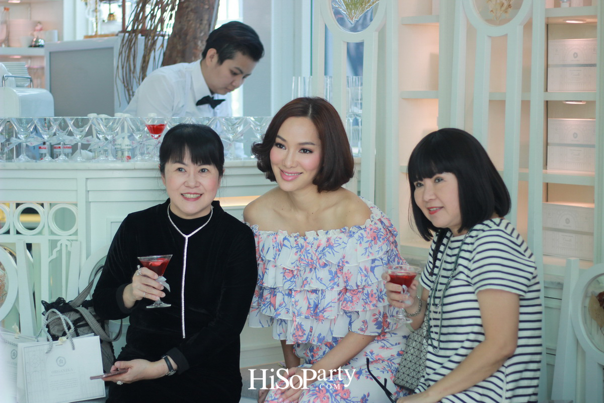 เปิดตัวเสื้อผ้าคอลเลกชั่นใหม่ 'Pure Magic'