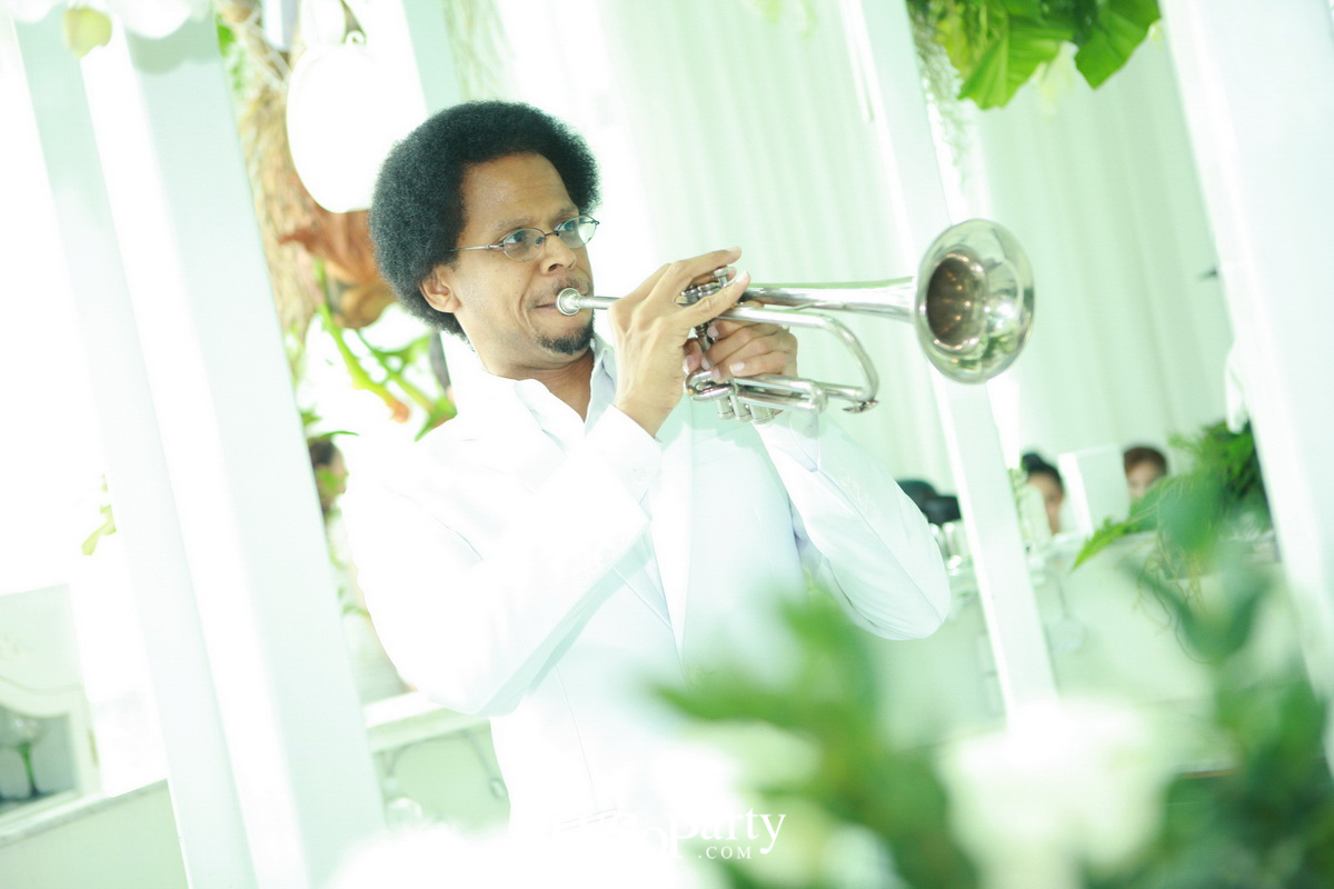 เปิดตัวเสื้อผ้าคอลเลกชั่นใหม่ 'Pure Magic'