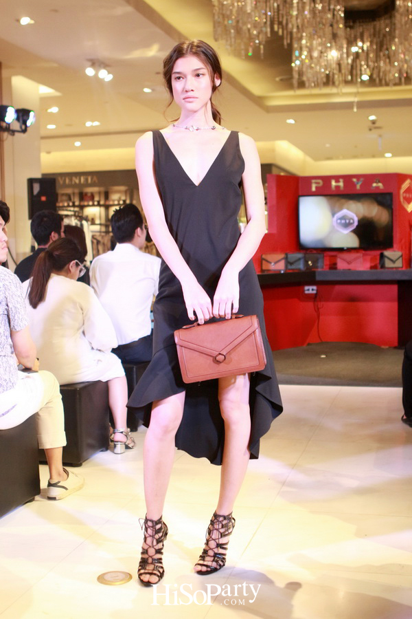 ‘PHYA’ จัดแฟชั่นโชว์เปิดตัวกระเป๋าหนังรุ่นใหม่ 'ลิฟ' (Liv) และ 'สเตลล่า' (Stella)
