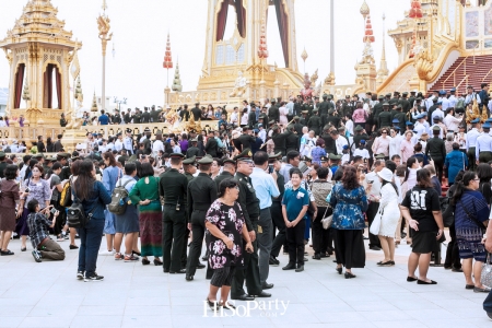 รองนายกฯ ธนะศักดิ์ นำสื่อมวลชนเข้าชมนิทรรศการ งานพระราชพิธีถวายพระเพลิงพระบรมศพ พระบาทสมเด็จพระปรมินทรมหาภูมิพลอดุลยเดช บรมนาถบพิตร