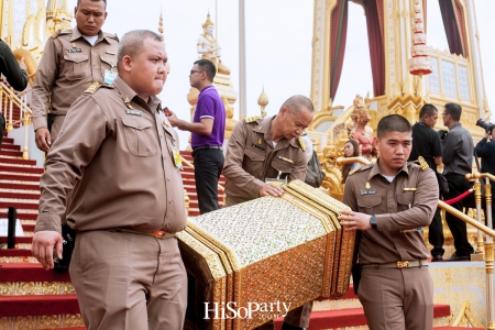 รองนายกฯ ธนะศักดิ์ นำสื่อมวลชนเข้าชมนิทรรศการ งานพระราชพิธีถวายพระเพลิงพระบรมศพ พระบาทสมเด็จพระปรมินทรมหาภูมิพลอดุลยเดช บรมนาถบพิตร