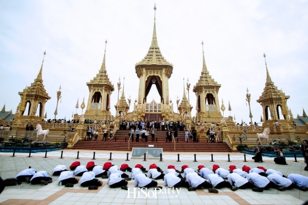 รองนายกฯ ธนะศักดิ์ นำสื่อมวลชนเข้าชมนิทรรศการ งานพระราชพิธีถวายพระเพลิงพระบรมศพ พระบาทสมเด็จพระปรมินทรมหาภูมิพลอดุลยเดช บรมนาถบพิตร