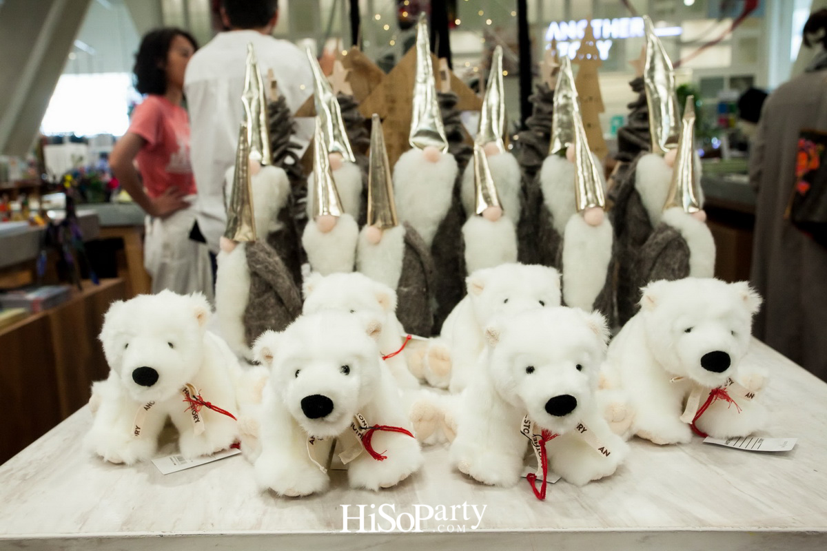 Santa is knitting @ Another Story