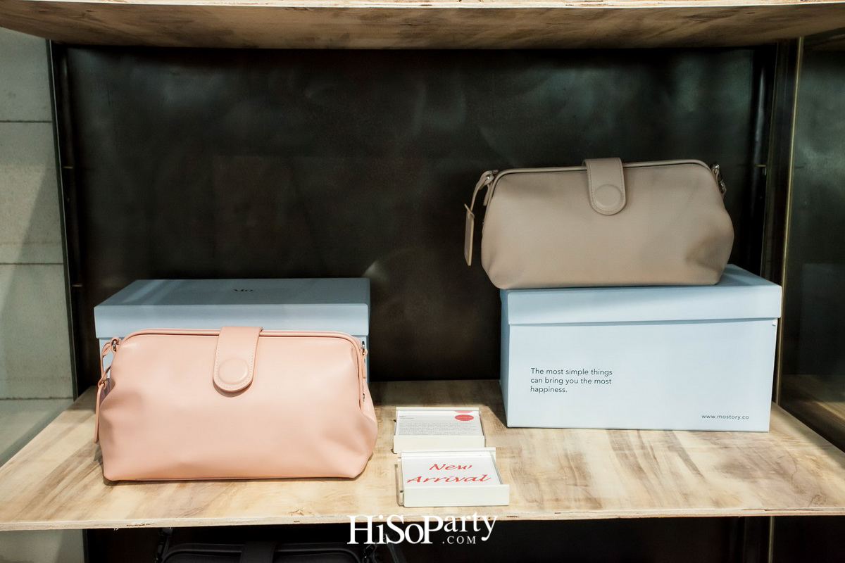 Santa is knitting @ Another Story