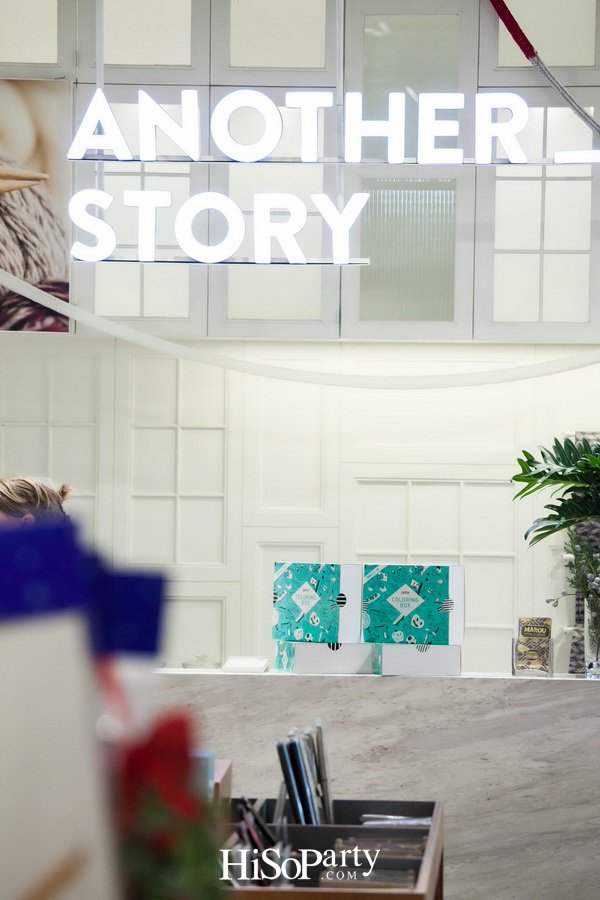 Santa is knitting @ Another Story