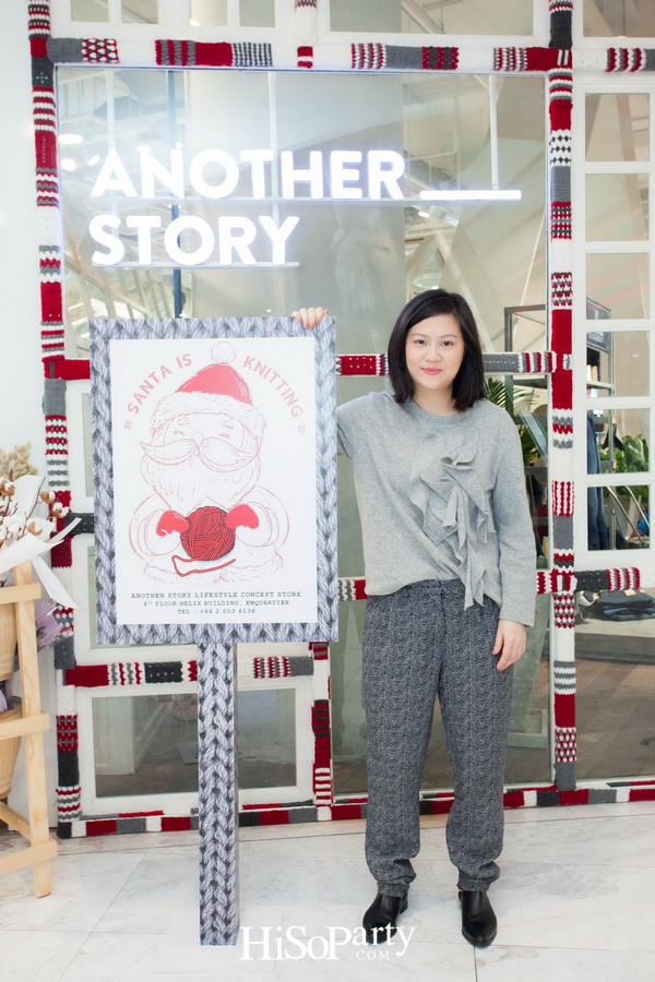 Santa is knitting @ Another Story