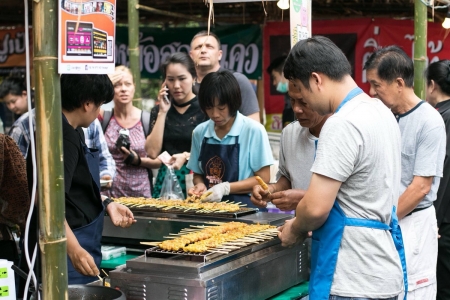 ชวนชิมเมนูเด็ดจากเหนือจรดใต้ในบรรยากาศตลาดไทยแบบดั้งเดิม ที่งานเทศกาล ‘ของกินริมน้ำ ณ ห้างเซ็นทรัลชิดลม’