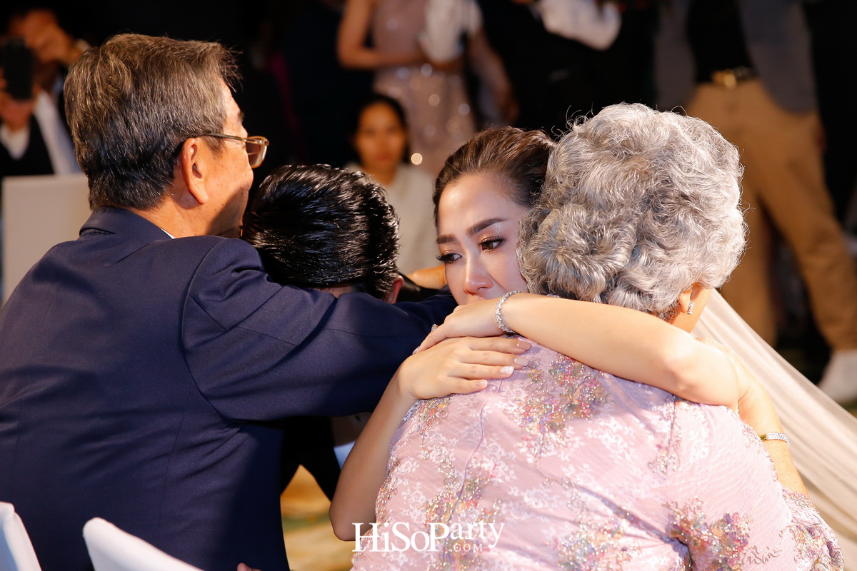 งานฉลองมงคลสมรสระหว่าง ชมพูนุท โรจน์ศิริรัตน์ และ สรวิศ บุญนิมิต