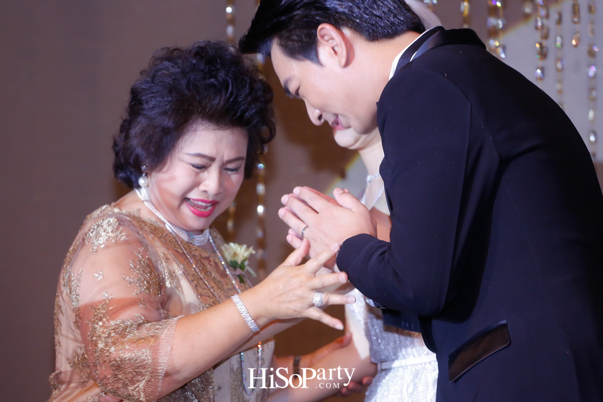 งานฉลองมงคลสมรสระหว่าง ชมพูนุท โรจน์ศิริรัตน์ และ สรวิศ บุญนิมิต