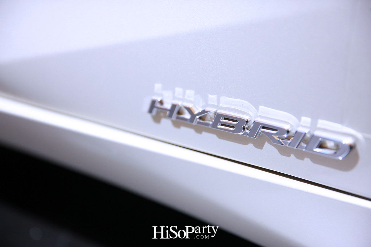 ‘LEXUS ES’ Executive Sedan