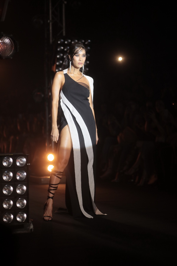 สวยสะกดทุกสายตากับแฟชั่นโชว์แบรนด์ ‘NICHA’ (ณิชชา) ในงาน ELLE FASHION WEEK 2018