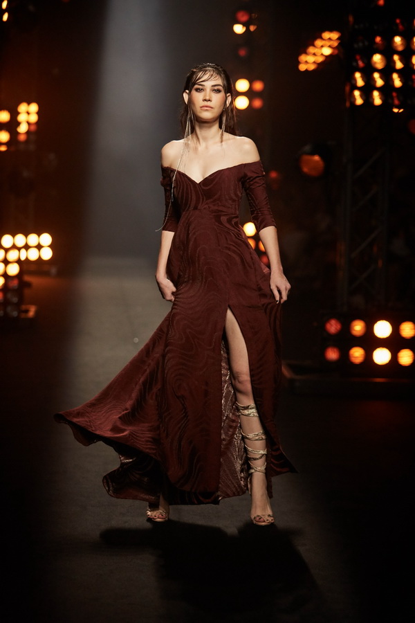 สวยสะกดทุกสายตากับแฟชั่นโชว์แบรนด์ ‘NICHA’ (ณิชชา) ในงาน ELLE FASHION WEEK 2018