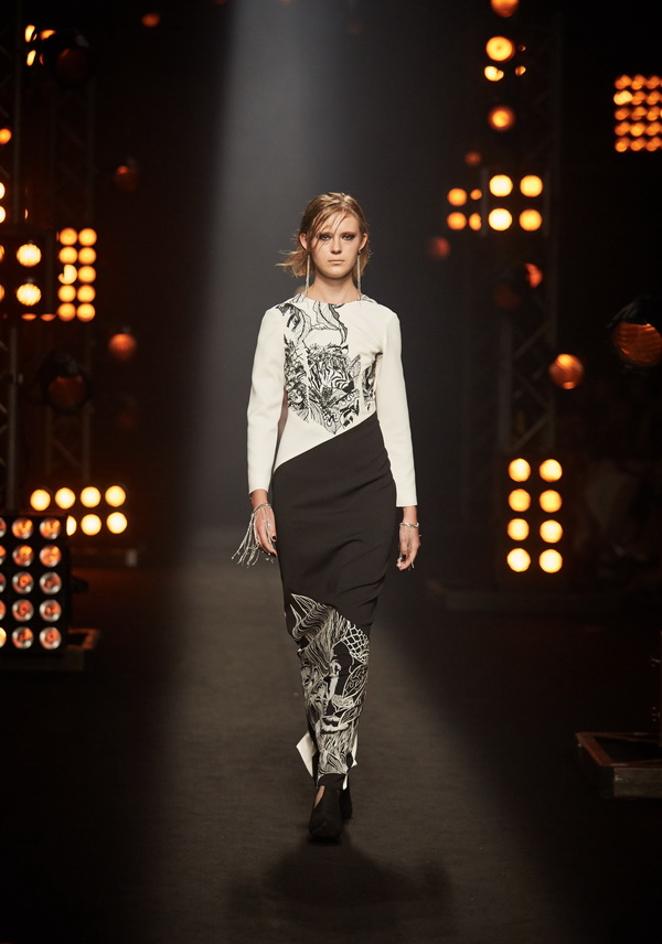 สวยสะกดทุกสายตากับแฟชั่นโชว์แบรนด์ ‘NICHA’ (ณิชชา) ในงาน ELLE FASHION WEEK 2018