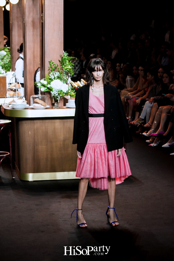 ELLE Fashion Week Fall/Winter 2018 ASV ‘2 Little Words 1 Big Concept’