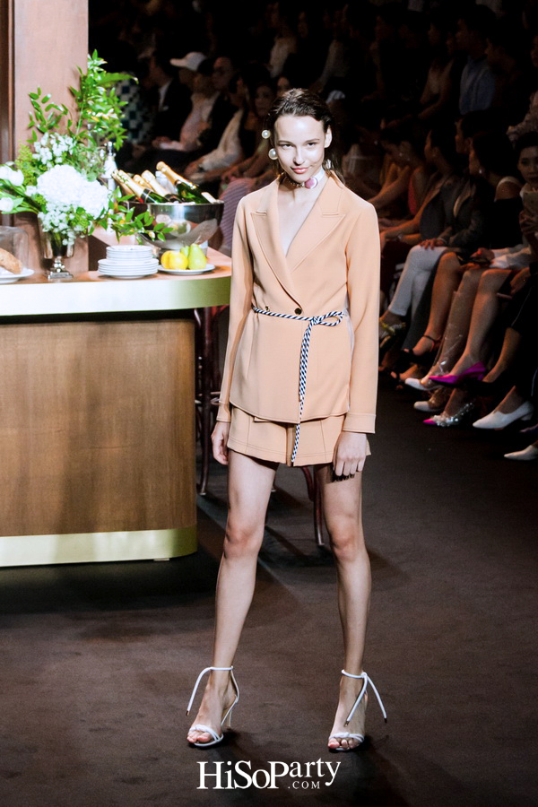 ELLE Fashion Week Fall/Winter 2018 ASV ‘2 Little Words 1 Big Concept’