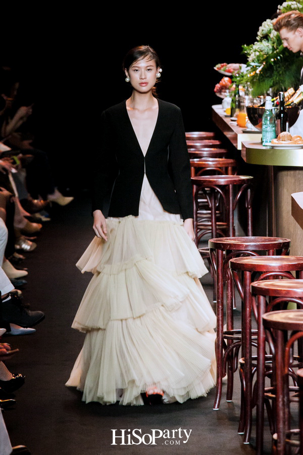 ELLE Fashion Week Fall/Winter 2018 ASV ‘2 Little Words 1 Big Concept’