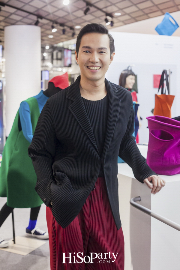 me ISSEY MIYAKE ‘Real Tablet’