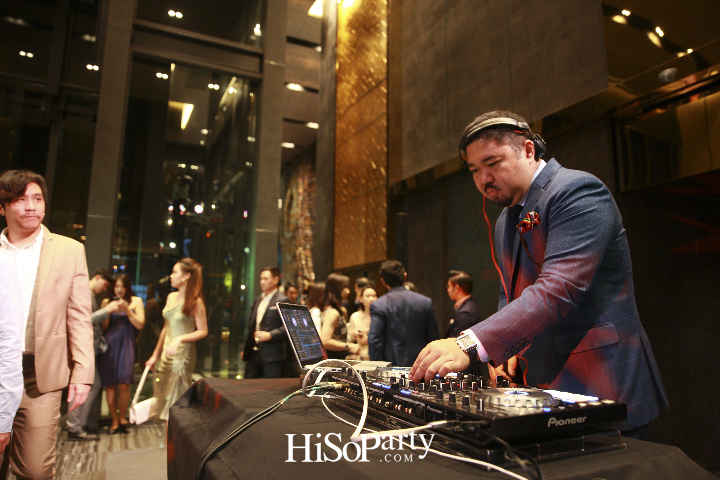 ASHTON SILOM: City of Stars