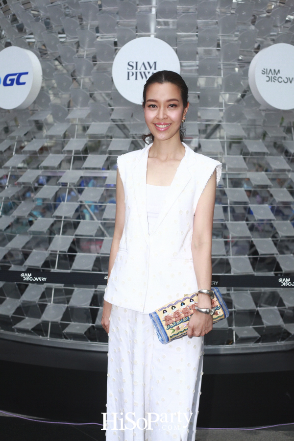 ‘Circular Living Festival’ งานเปิดตัวต้นคริสต์มาสรีไซเคิลไอเดียสร้างสรรค์ ผลิตจากกล่องใส่ซีดีเหลือใช้สูง 10 เมตร