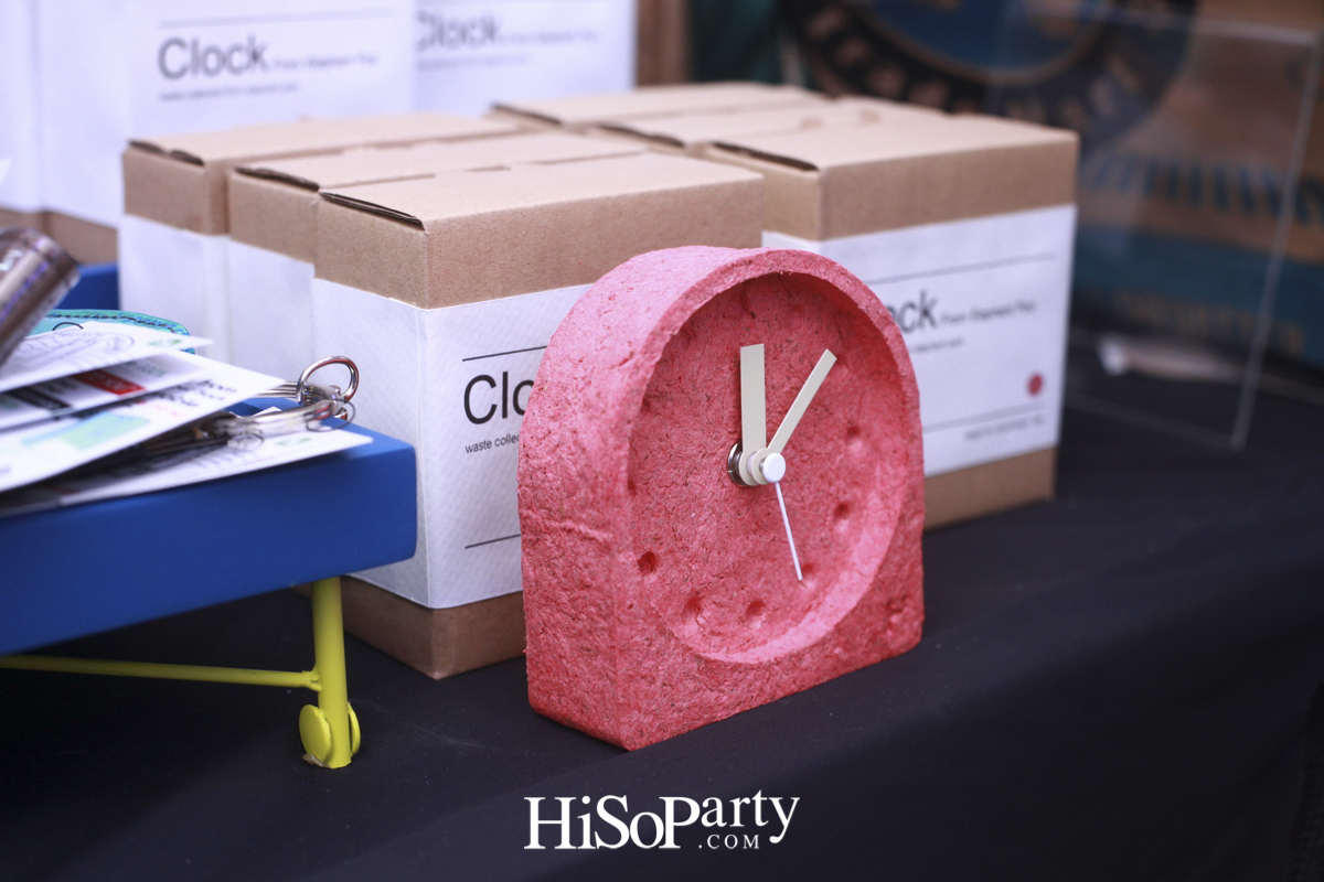 ‘Circular Living Festival’ งานเปิดตัวต้นคริสต์มาสรีไซเคิลไอเดียสร้างสรรค์ ผลิตจากกล่องใส่ซีดีเหลือใช้สูง 10 เมตร