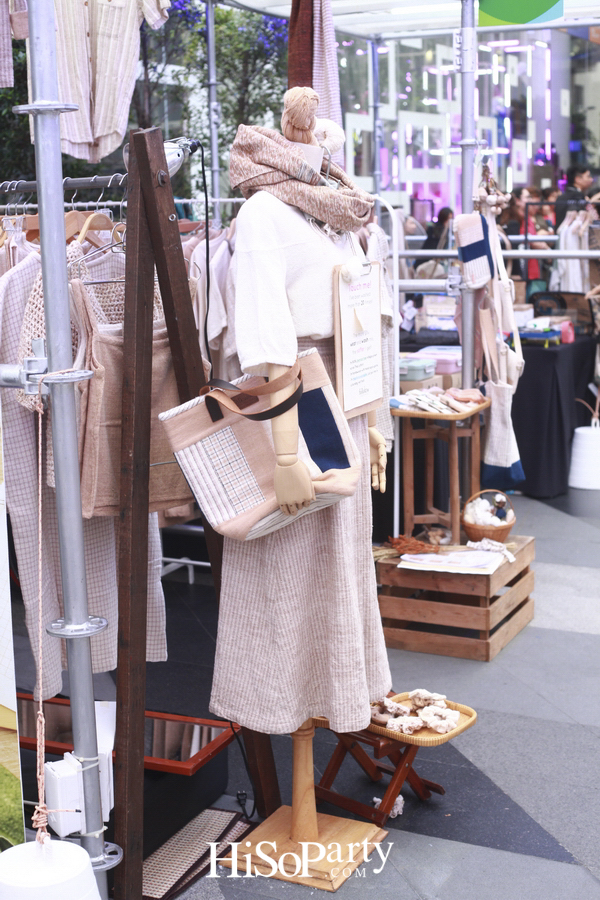 ‘Circular Living Festival’ งานเปิดตัวต้นคริสต์มาสรีไซเคิลไอเดียสร้างสรรค์ ผลิตจากกล่องใส่ซีดีเหลือใช้สูง 10 เมตร