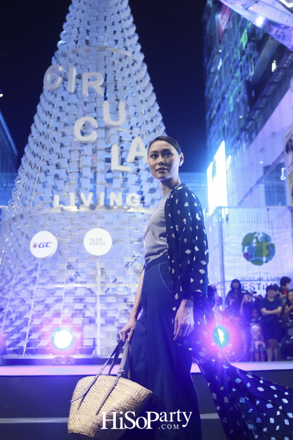 ‘Circular Living Festival’ งานเปิดตัวต้นคริสต์มาสรีไซเคิลไอเดียสร้างสรรค์ ผลิตจากกล่องใส่ซีดีเหลือใช้สูง 10 เมตร