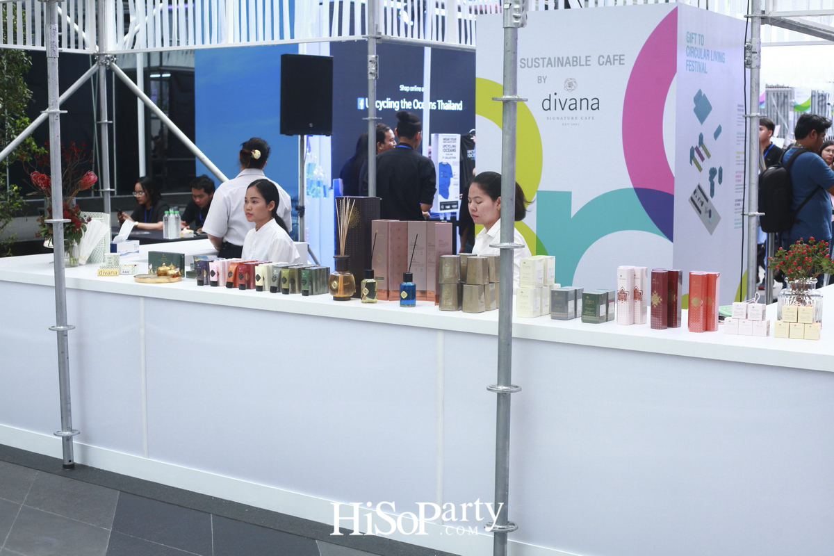 ‘Circular Living Festival’ งานเปิดตัวต้นคริสต์มาสรีไซเคิลไอเดียสร้างสรรค์ ผลิตจากกล่องใส่ซีดีเหลือใช้สูง 10 เมตร