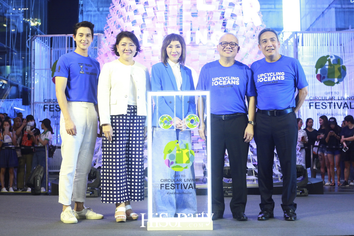 ‘Circular Living Festival’ งานเปิดตัวต้นคริสต์มาสรีไซเคิลไอเดียสร้างสรรค์ ผลิตจากกล่องใส่ซีดีเหลือใช้สูง 10 เมตร