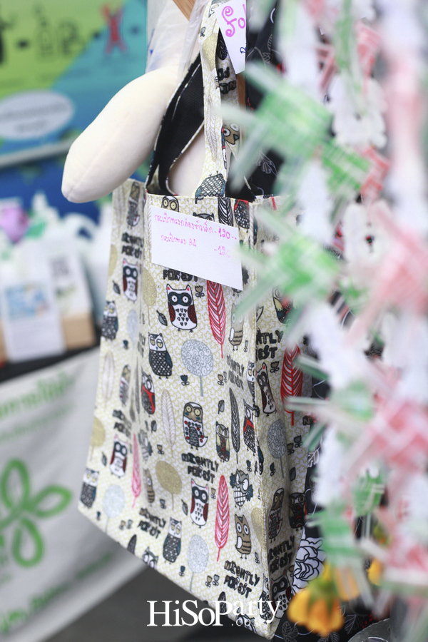 ‘Circular Living Festival’ งานเปิดตัวต้นคริสต์มาสรีไซเคิลไอเดียสร้างสรรค์ ผลิตจากกล่องใส่ซีดีเหลือใช้สูง 10 เมตร