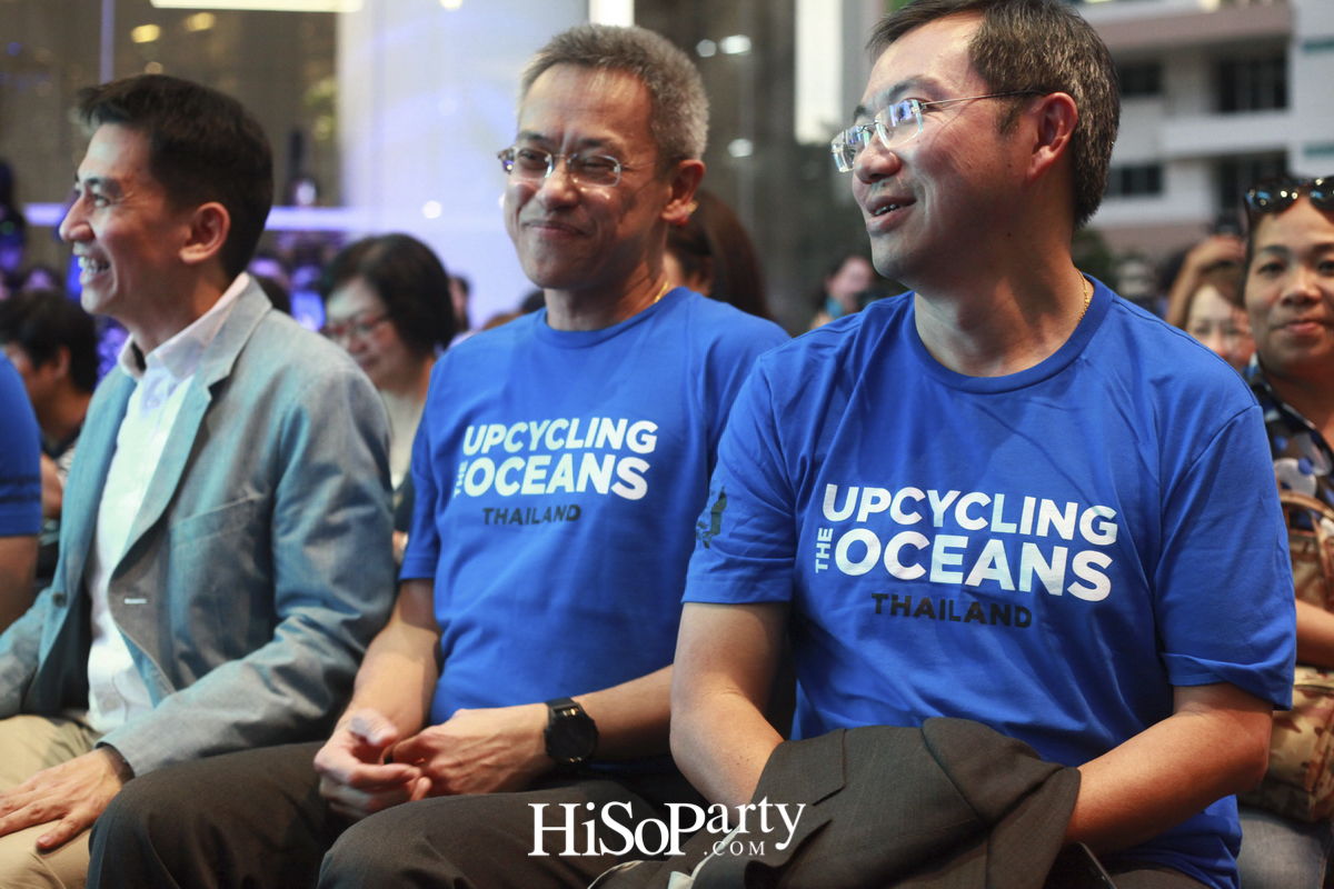 ‘Circular Living Festival’ งานเปิดตัวต้นคริสต์มาสรีไซเคิลไอเดียสร้างสรรค์ ผลิตจากกล่องใส่ซีดีเหลือใช้สูง 10 เมตร