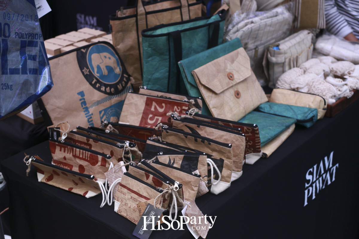 ‘Circular Living Festival’ งานเปิดตัวต้นคริสต์มาสรีไซเคิลไอเดียสร้างสรรค์ ผลิตจากกล่องใส่ซีดีเหลือใช้สูง 10 เมตร