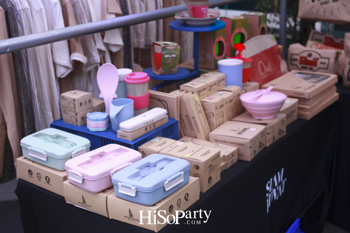 ‘Circular Living Festival’ งานเปิดตัวต้นคริสต์มาสรีไซเคิลไอเดียสร้างสรรค์ ผลิตจากกล่องใส่ซีดีเหลือใช้สูง 10 เมตร