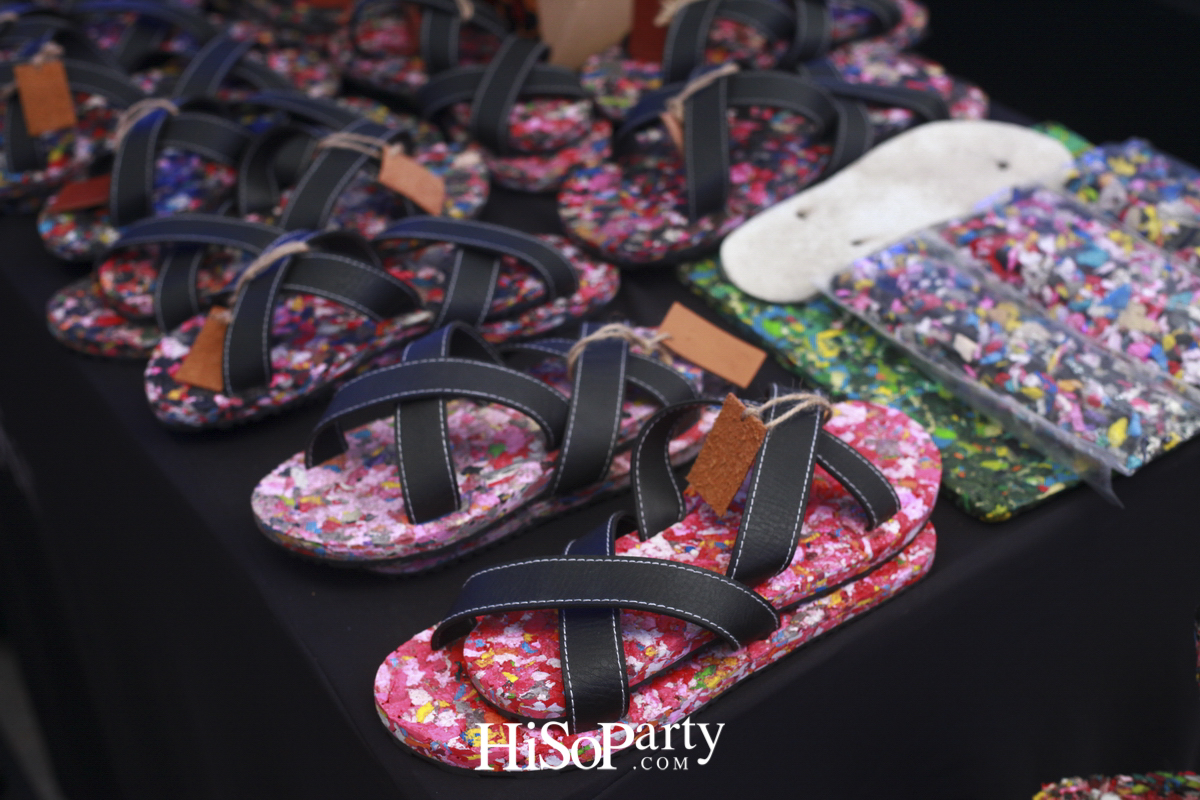 ‘Circular Living Festival’ งานเปิดตัวต้นคริสต์มาสรีไซเคิลไอเดียสร้างสรรค์ ผลิตจากกล่องใส่ซีดีเหลือใช้สูง 10 เมตร