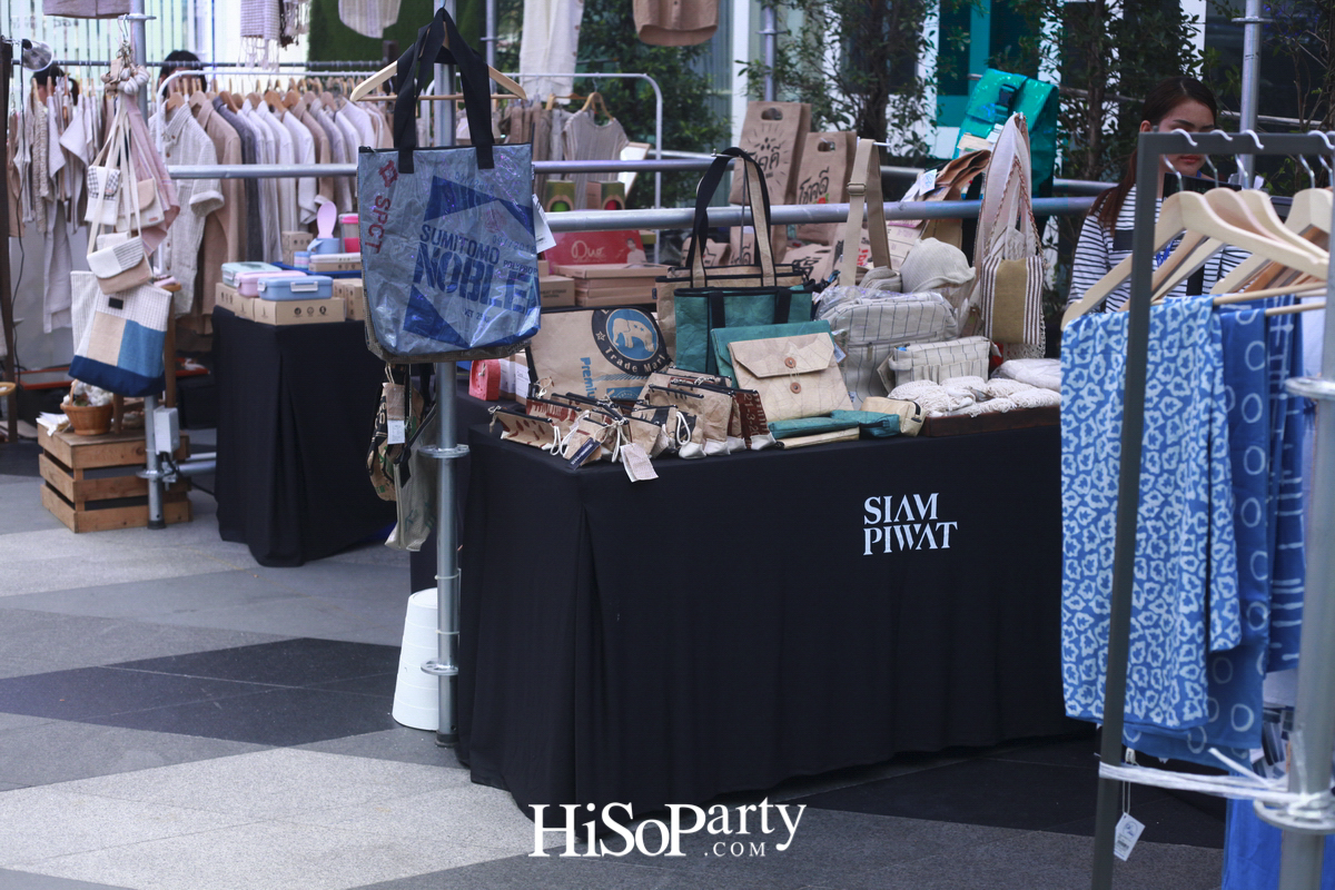 ‘Circular Living Festival’ งานเปิดตัวต้นคริสต์มาสรีไซเคิลไอเดียสร้างสรรค์ ผลิตจากกล่องใส่ซีดีเหลือใช้สูง 10 เมตร