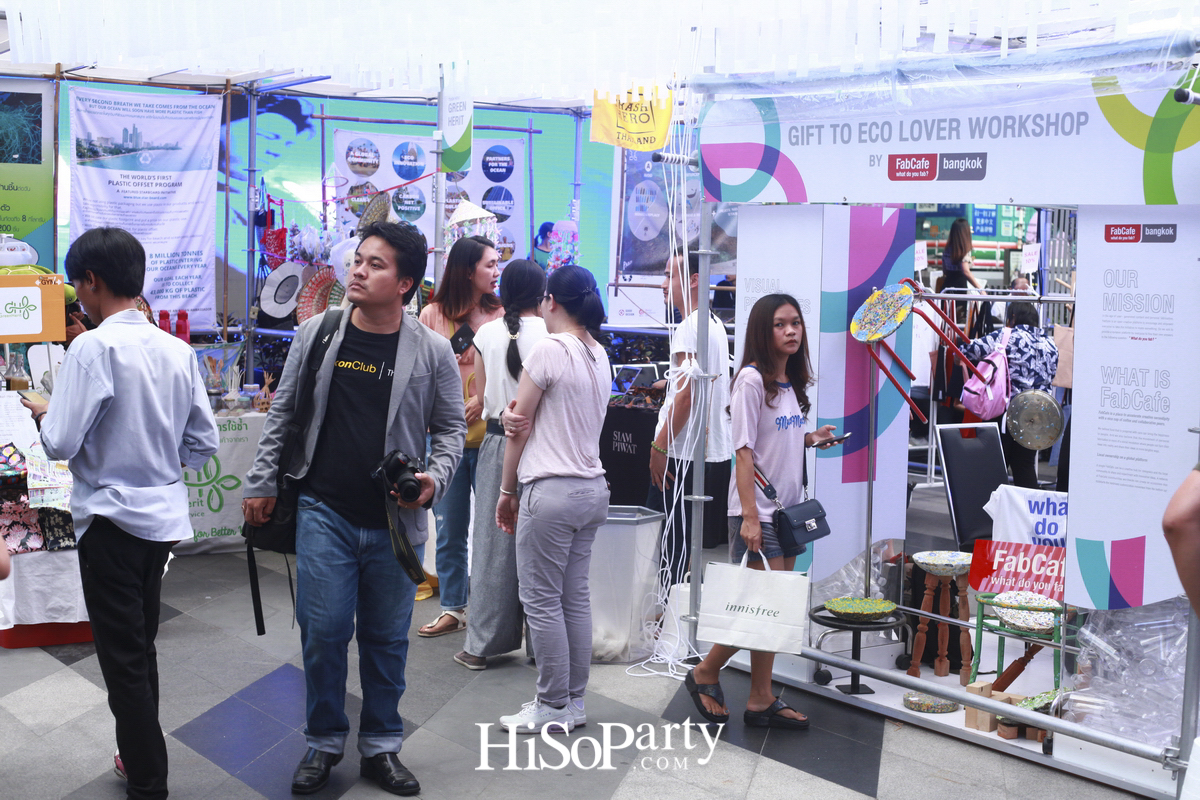 ‘Circular Living Festival’ งานเปิดตัวต้นคริสต์มาสรีไซเคิลไอเดียสร้างสรรค์ ผลิตจากกล่องใส่ซีดีเหลือใช้สูง 10 เมตร