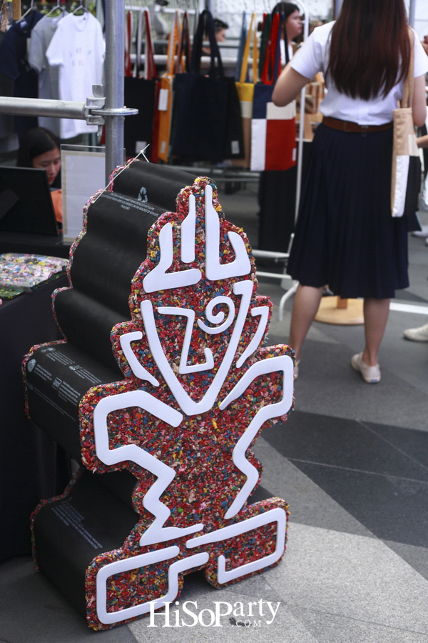 ‘Circular Living Festival’ งานเปิดตัวต้นคริสต์มาสรีไซเคิลไอเดียสร้างสรรค์ ผลิตจากกล่องใส่ซีดีเหลือใช้สูง 10 เมตร