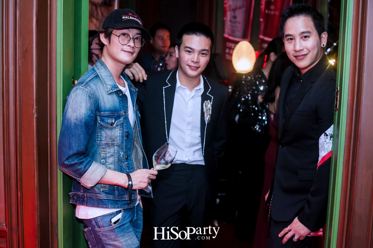 MAX’S SPEAKEASY BAR 