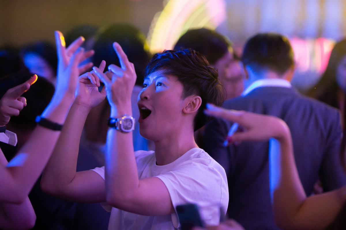 Gift Ake The Moments