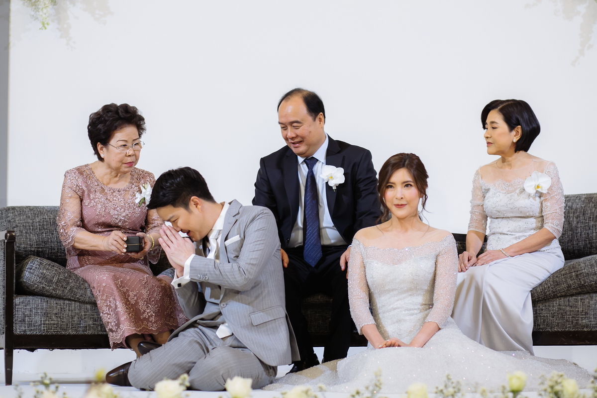 Gift Ake The Moments