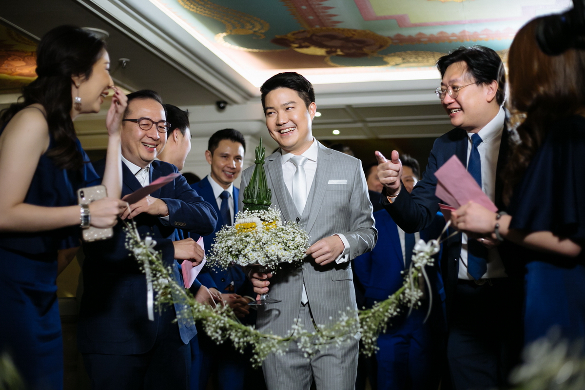 Gift Ake The Moments