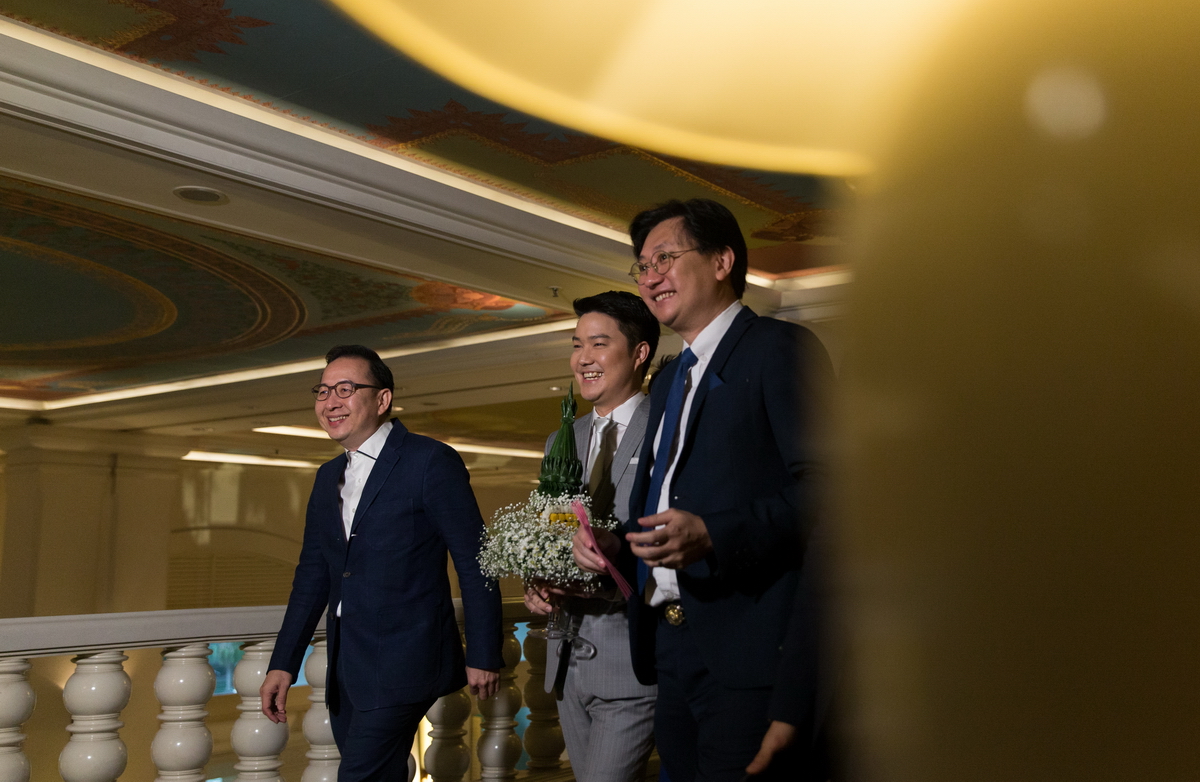 Gift Ake The Moments