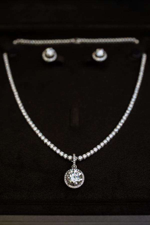 Gift Ake The Moments