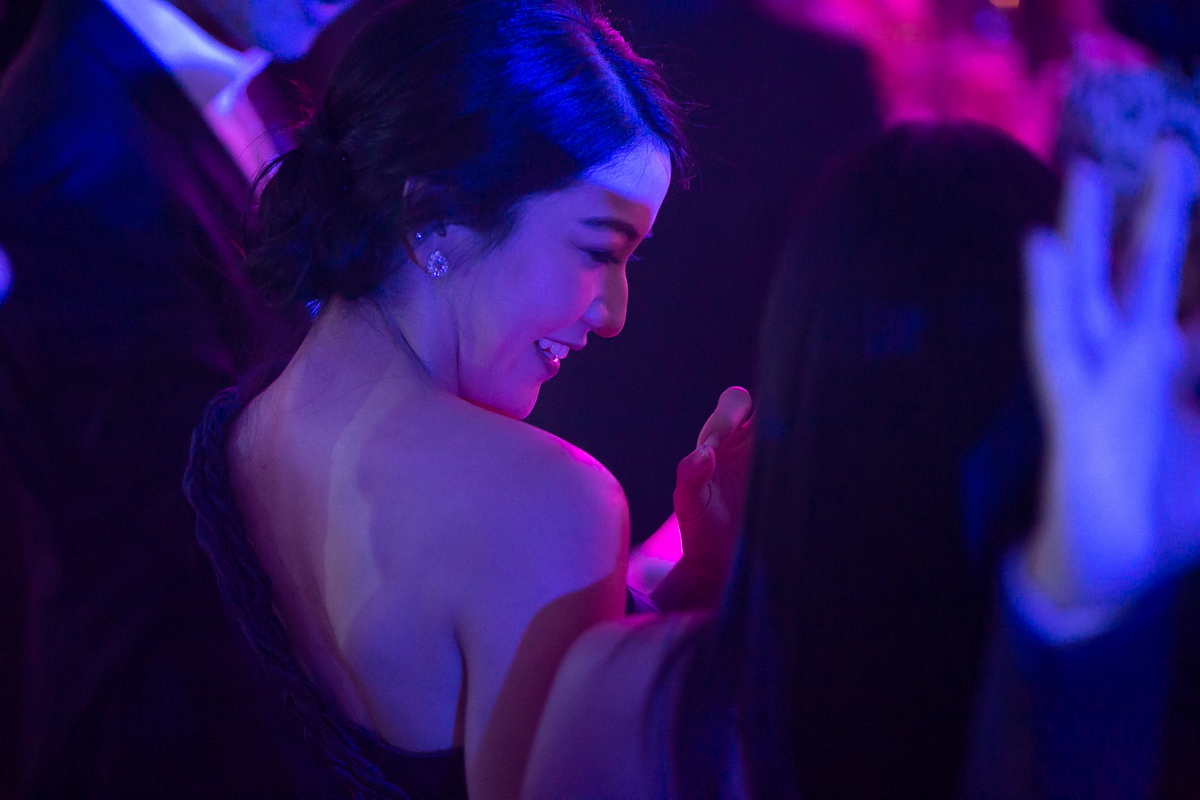 Gift Ake The Moments